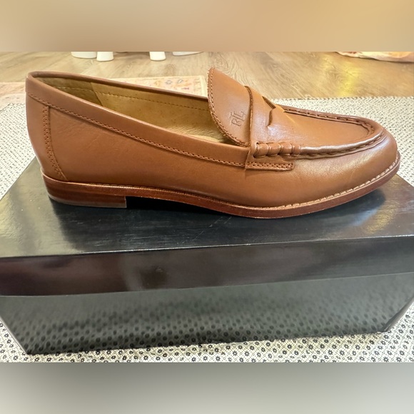 Ralph Lauren Wynnie Burnished Leather Loafer - Picture 4 of 12